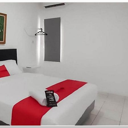Hotel Reddoorz Syariah @ Jl Raya Sukabumi Sukaraja  Exterior foto
