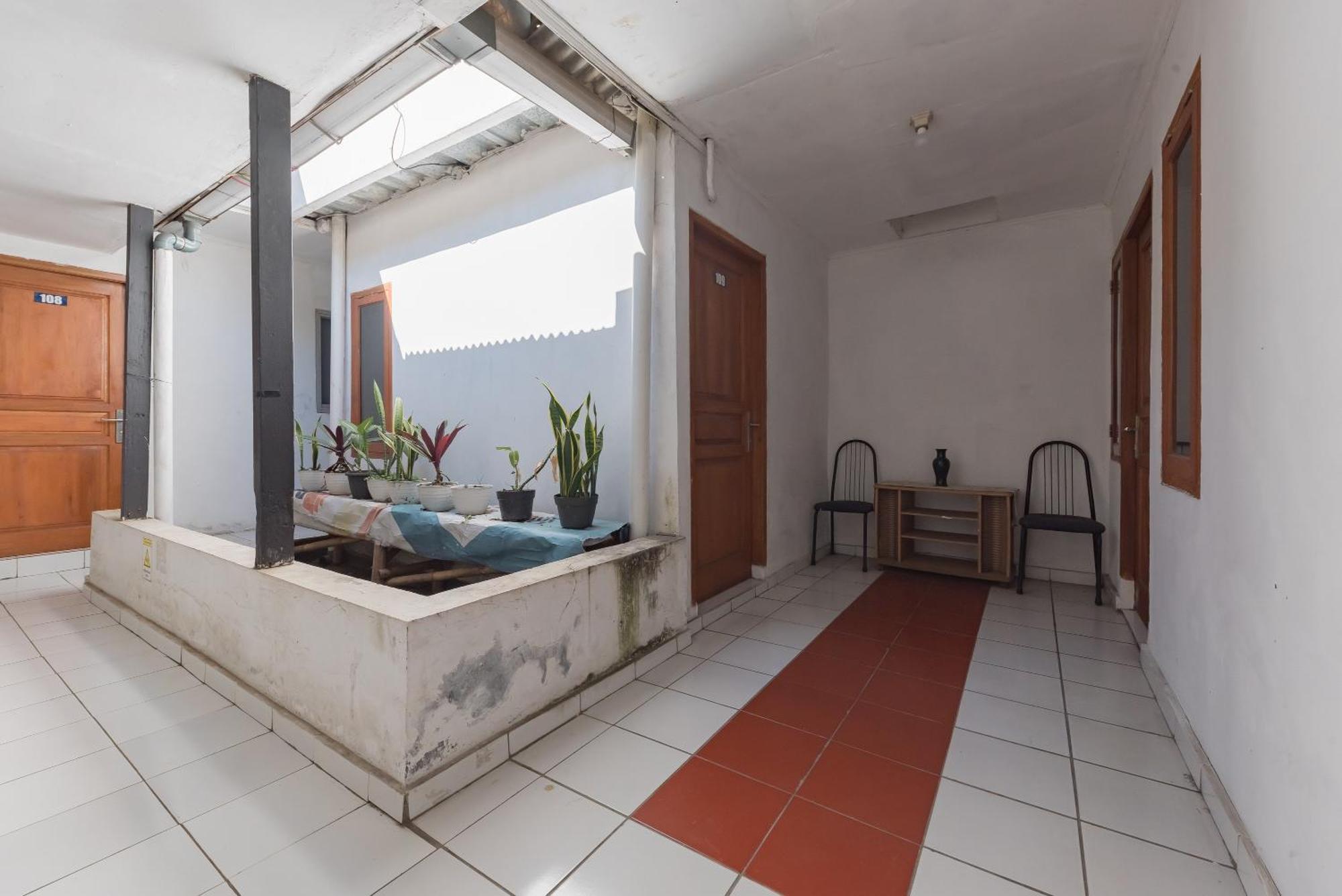 Hotel Reddoorz Syariah @ Jl Raya Sukabumi Sukaraja  Exterior foto